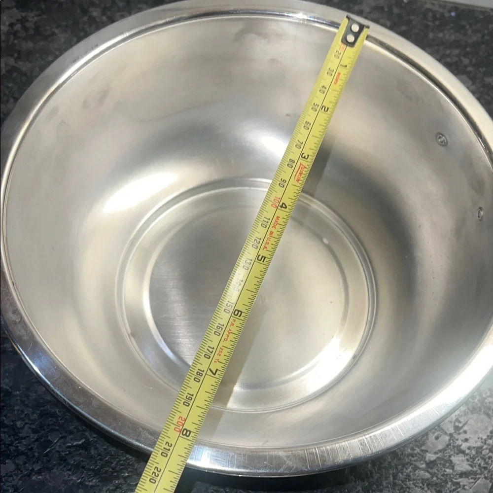 Silver serving dish with clear Pyrex bowl insert with Lid. Exc condition